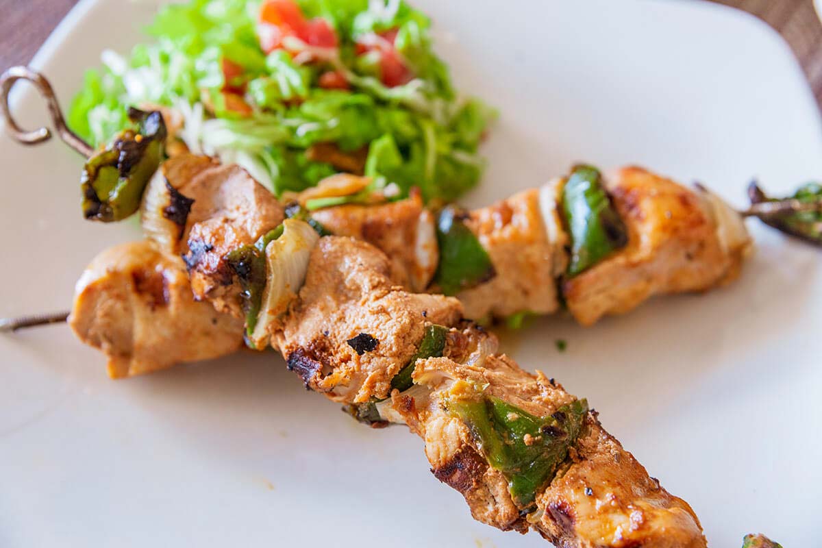 Shish Taouk (Brochetas de Pollo Asadas con Pimiento y Cebolla)