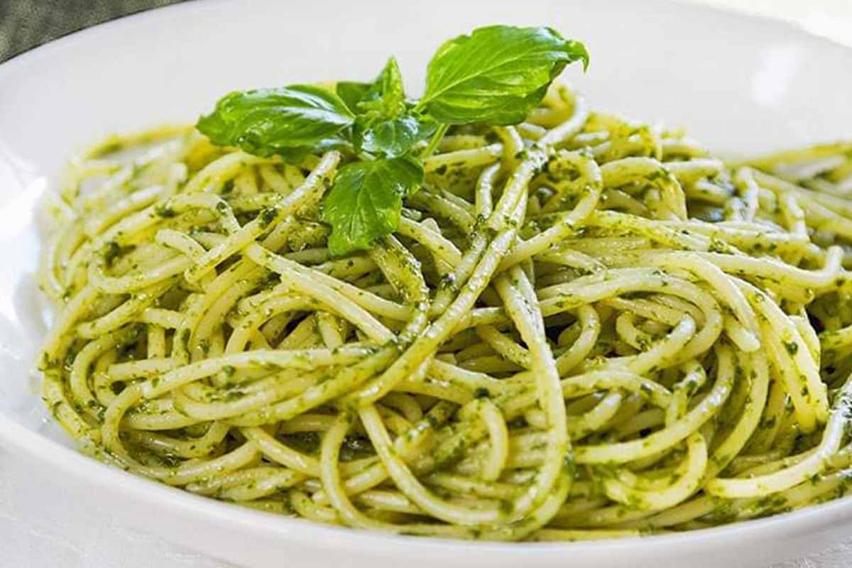 Спагетти с песто рецепт. Паста Pesto. Лапша Аль песто. Монтанара паста. Спагетти с песто.