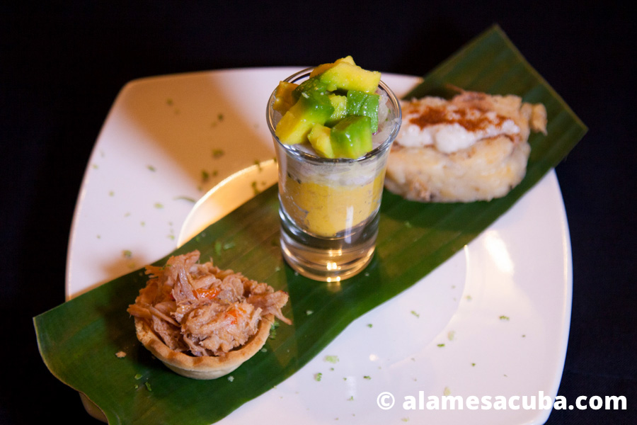 Bacán típico de la zona oriental de cuba, una cesta con carne y vegetales de la zona occidental y un chupito compuesto por un crudo de pescado acompañado de crema de boniato y daditos de aguacate.